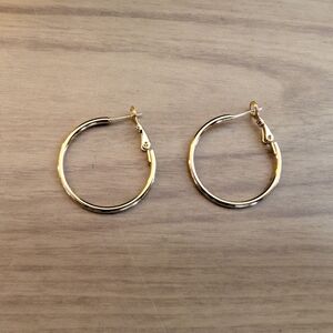 NEW GOLD-TONE HOOP EARRINGS